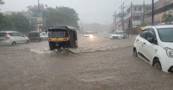 १७ राज्यांना मुसळधार पावसाचा इशारा; महाराष्ट्रात मात्र पावसाचा जोर ओसरला