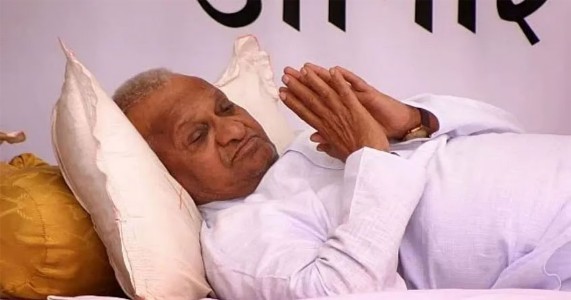 अण्णा हजारे यांची प्रकृती खालावली; मुंबईतील रुग्णालयात अतिदक्षता विभागात उपचार सुरू