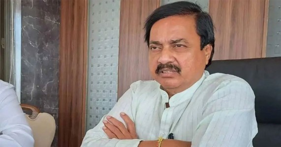 रायगडमध्ये तटकरेंना धक्का; राष्ट्रवादीच्या माजी नगराध्यक्षांचा शिवसेनेत प्रवेश