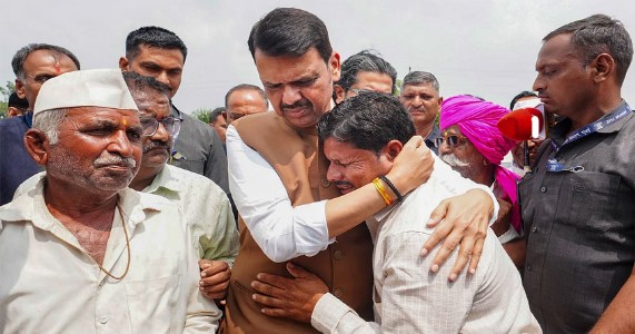 दुष्काळी मदतीसाठी नुकसानग्रस्त तालुक्यांची प्रत्यक्ष पाहणी करू; मुख्यमंत्री फडणवीसांची माहिती