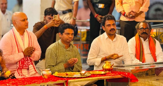 ‘श्री हनुमान अंश’ चित्रपटाचे संगीतकार धीरेन्द्र मुलकलवार यांचे जामसांवली धामात सहकुटुंब दर्शन